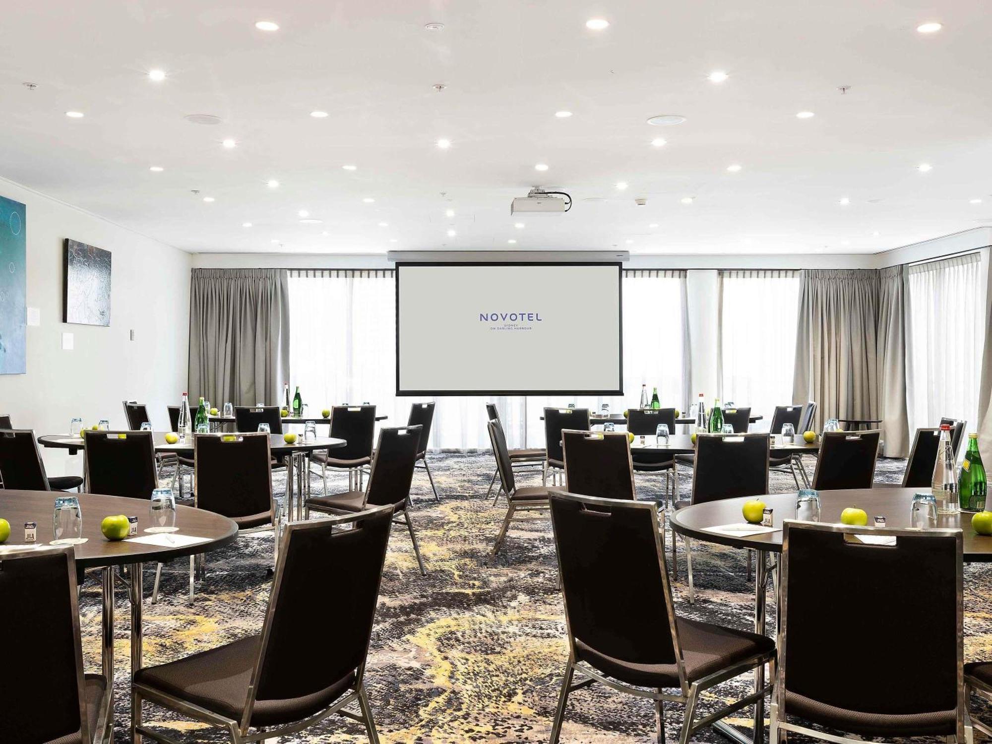 Novotel Darling Harbour 4*